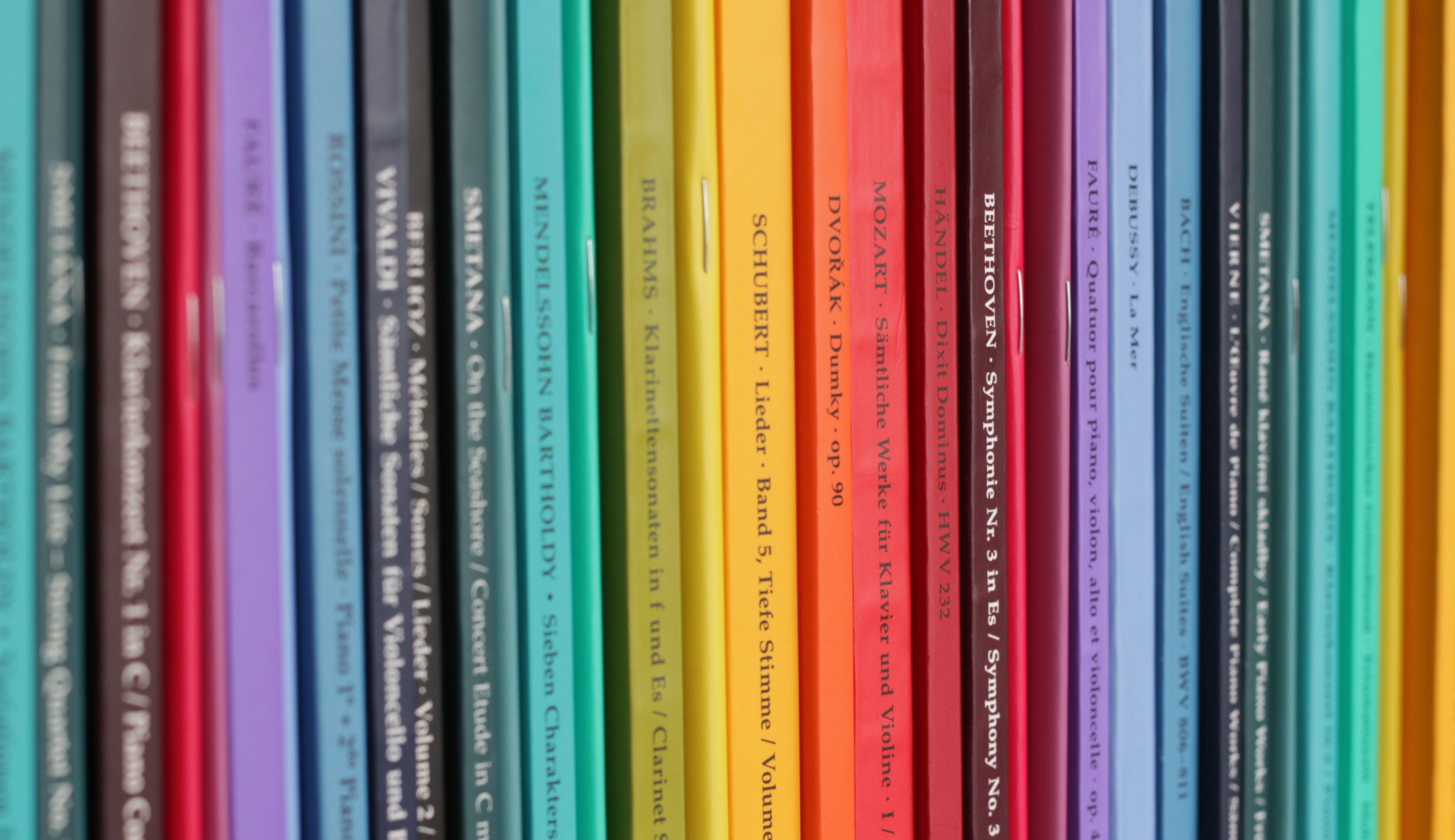 Buchrücken der Bärenreiter Urtext-Ausgaben